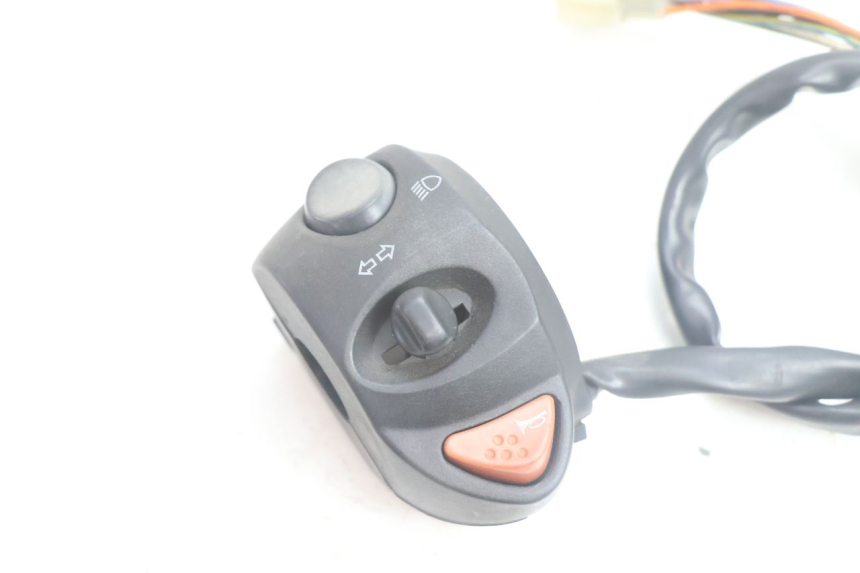 photo de COMMODO GAUCHE PEUGEOT SATELIS 125 (2006 - 2009) - Détail de la pièce