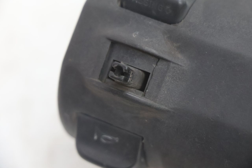 photo de COMMODO GAUCHE APRILIA SCARABEO GT 125 (1999 - 2007) - Zoom état d’usage