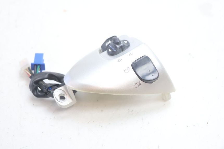 photo de COMMODO GAUCHE FYM SCOOTERONE 125 (2006 - 2008) - Autre angle de vue