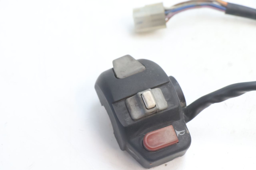photo de COMMODO GAUCHE PEUGEOT SPEEDFIGHT LC 50 (1996 - 2002) - Détail de la pièce