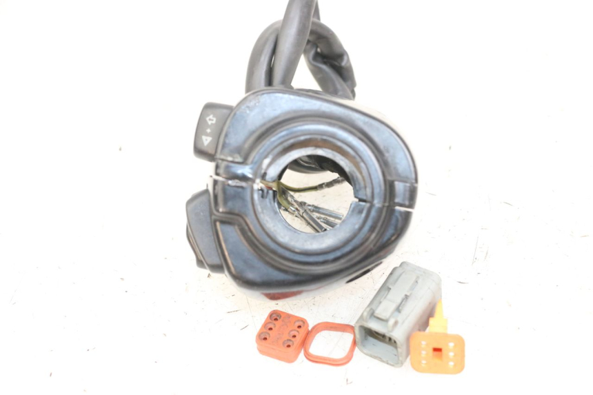 photo de COMMODO GAUCHE HARLEY DAVIDSON SPORTSTER XL CUSTOM 1200 (2003 - 2004) - Détail de la pièce