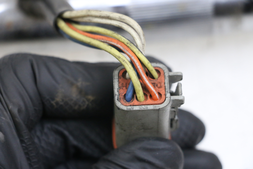 photo de COMMODO GAUCHE HARLEY DAVIDSON SPORTSTER XL CUSTOM 1200 (2003 - 2004) - Vue rapprochée