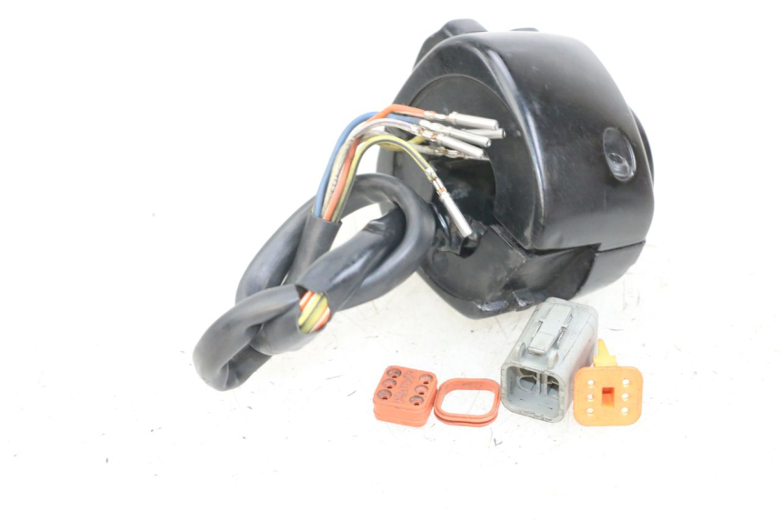 photo de COMMODO GAUCHE HARLEY DAVIDSON SPORTSTER XL CUSTOM 1200 (2003 - 2004) - Gros plan technique