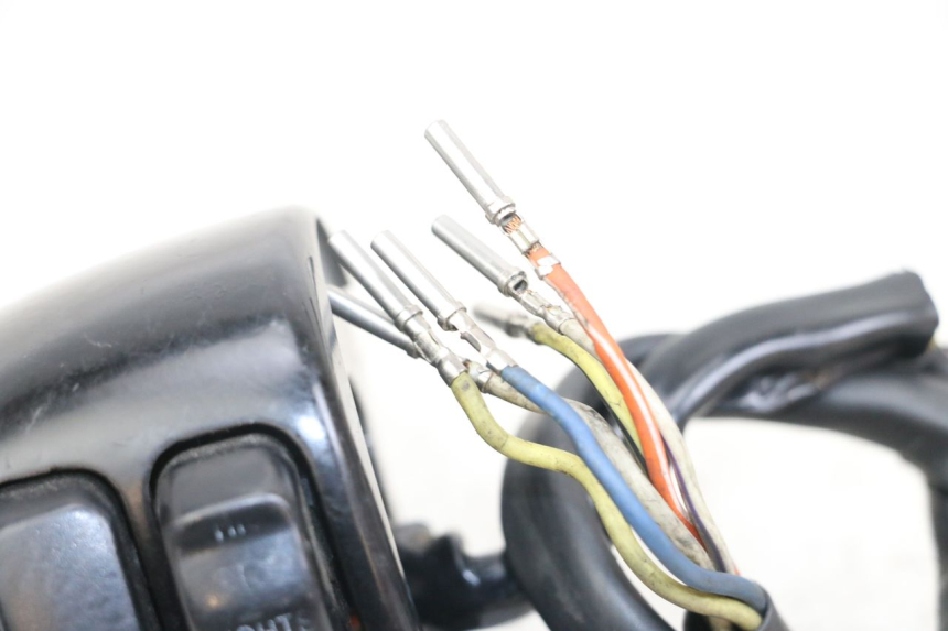 photo de COMMODO GAUCHE HARLEY DAVIDSON SPORTSTER XL CUSTOM 1200 (2003 - 2004) - Points de fixation