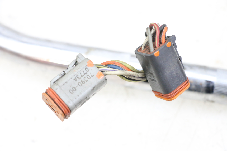 photo de COMMODO GAUCHE HARLEY DAVIDSON SPORTSTER XL CUSTOM 1200 (2003 - 2004) - État de surface