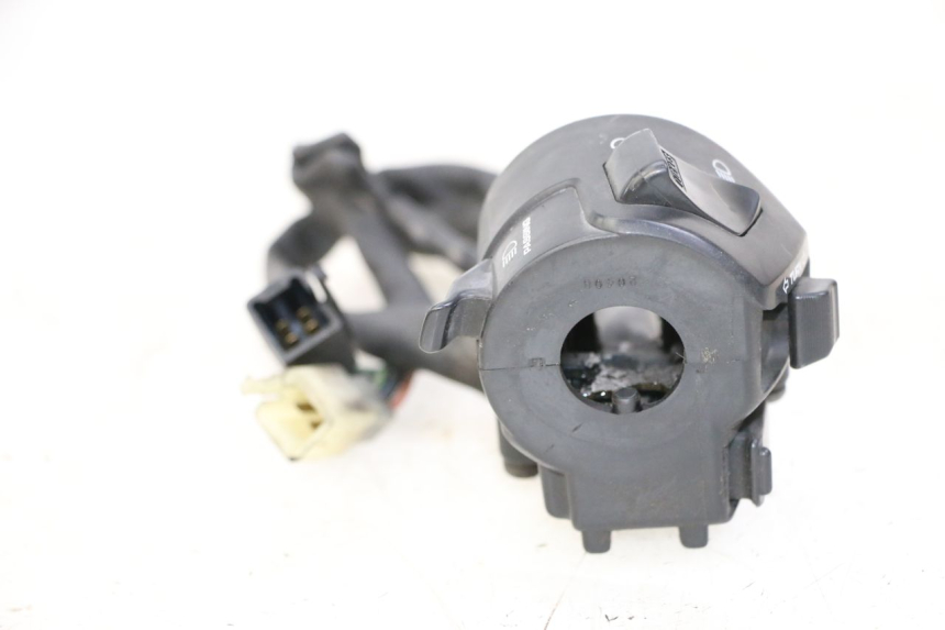 photo de COMMODO GAUCHE HONDA ST PAN EUROPEAN 1300 (2002 - 2013) - Points de fixation