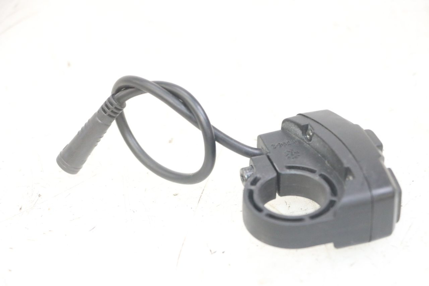 photo de COMMODO GAUCHE NAMI STELLAR 1 - Gros plan technique