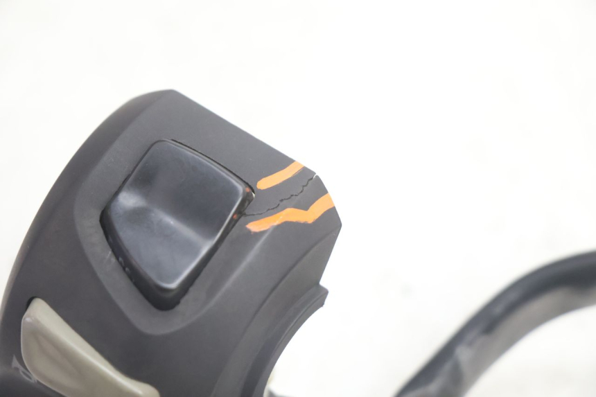 photo de COMMODO GAUCHE PEUGEOT STREETZONE NAKED 2T 50 (2014 - 2018) - Zoom état d’usage