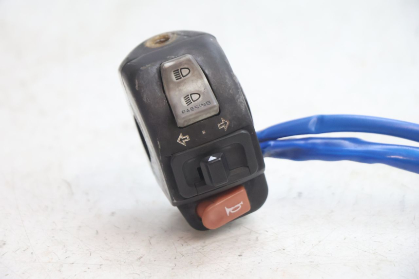 photo de COMMODO GAUCHE KYMCO SUPER 8 2T 50 (2007 - 2013) - Détail de la pièce