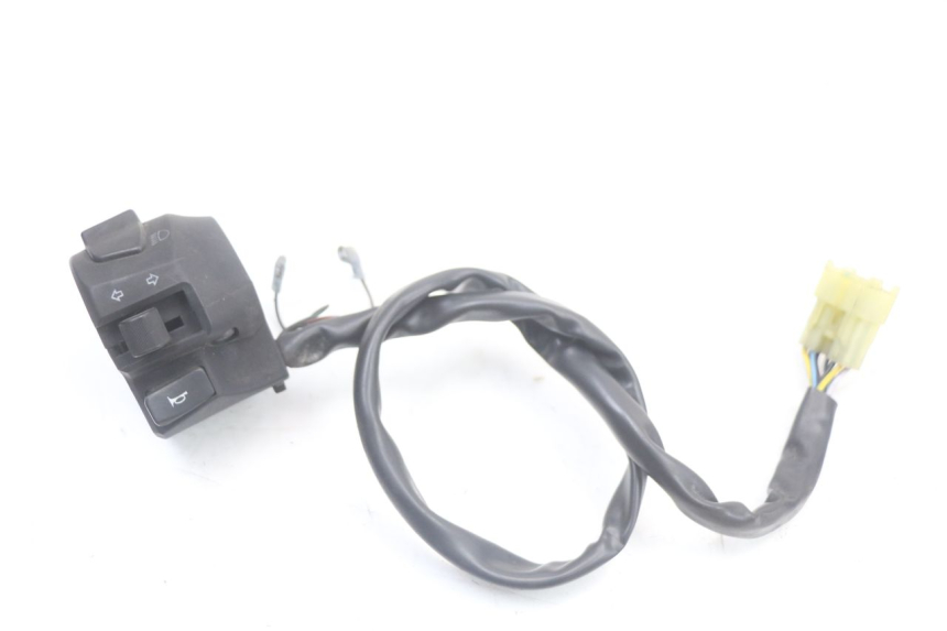 photo de COMMODO GAUCHE SUZUKI BURGMAN 125 (2018 - 2021) - Détail de la pièce