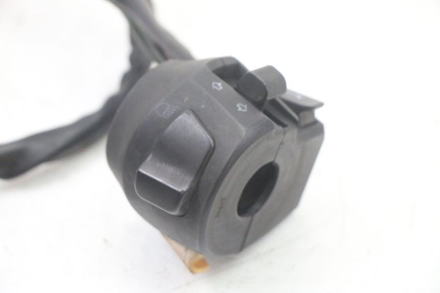 photo de COMMODO GAUCHE SUZUKI BURGMAN 125 (2018 - 2021) - Autre angle de vue