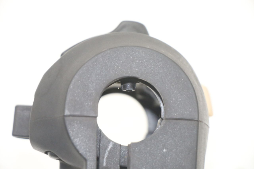 photo de COMMODO GAUCHE SUZUKI BURGMAN 125 (2018 - 2021) - État de surface