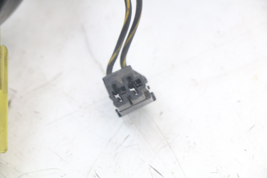 photo de COMMODO GAUCHE SUZUKI SV N 650 (1999 - 2002) - État de surface