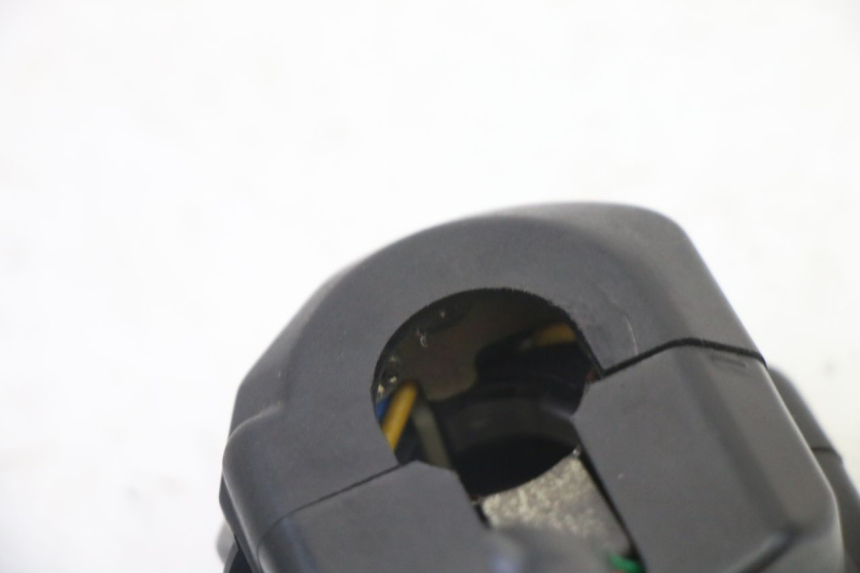 photo de COMMODO GAUCHE YAMAHA TDR DELTABOX 125 (1997 - 2003) - Points de fixation