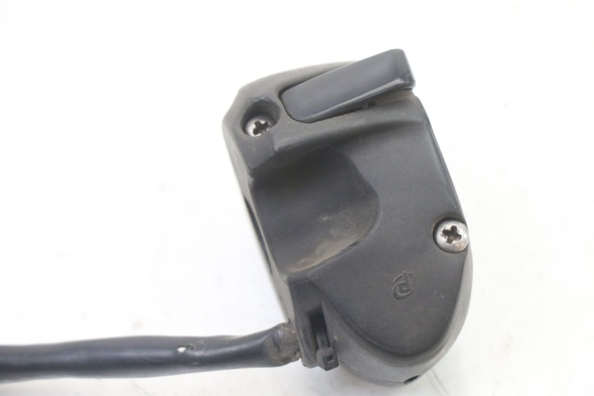photo de COMMODO GAUCHE PEUGEOT TKR TREKKER FURIOUS 50 (2005 - 2014) - Vue d’ensemble