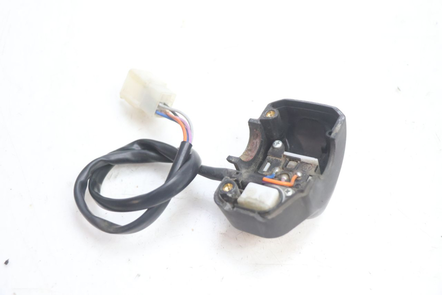 photo de COMMODO GAUCHE PEUGEOT TKR TREKKER FURIOUS 50 (2005 - 2014) - Autre angle de vue