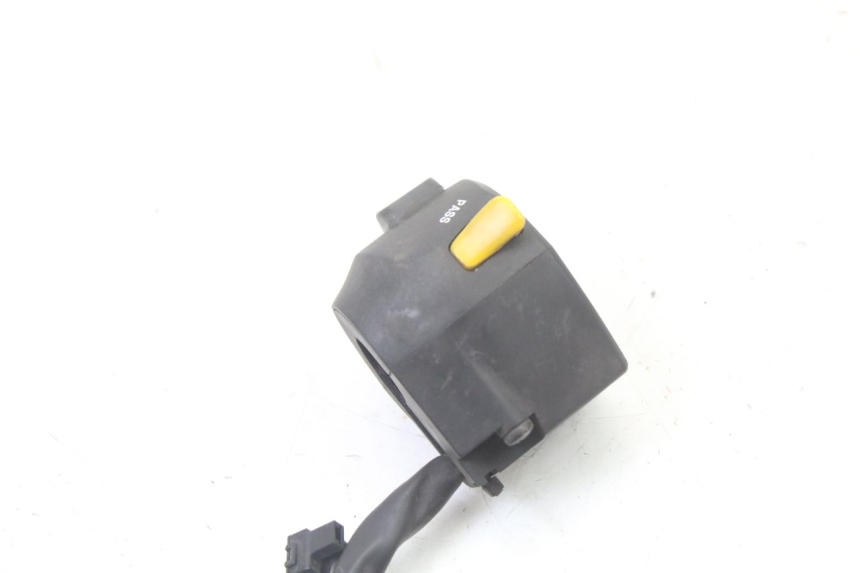 photo de COMMODO GAUCHE SUZUKI UH BURGMAN 125 (2002 - 2006) - Gros plan technique