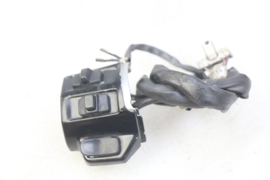 photo de COMMODO GAUCHE PIAGGIO VESPA SPRINT 2T 50 (2014 - 2018) - Détail de la pièce