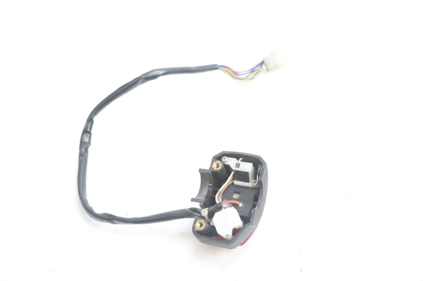 photo de COMMODO GAUCHE PEUGEOT VIVACITY 50 (2004 - 2009) - Gros plan technique