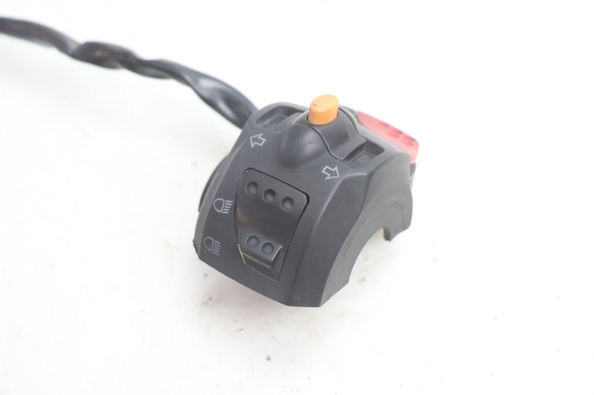 photo de COMMODO GAUCHE PEUGEOT VIVACITY 50 (2004 - 2009) - Autre angle de vue