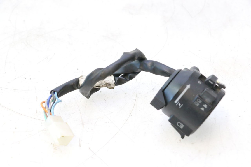 photo de COMMODO GAUCHE DAELIM VJ ROADWIN 125 (2004 - 2007) - Autre angle de vue