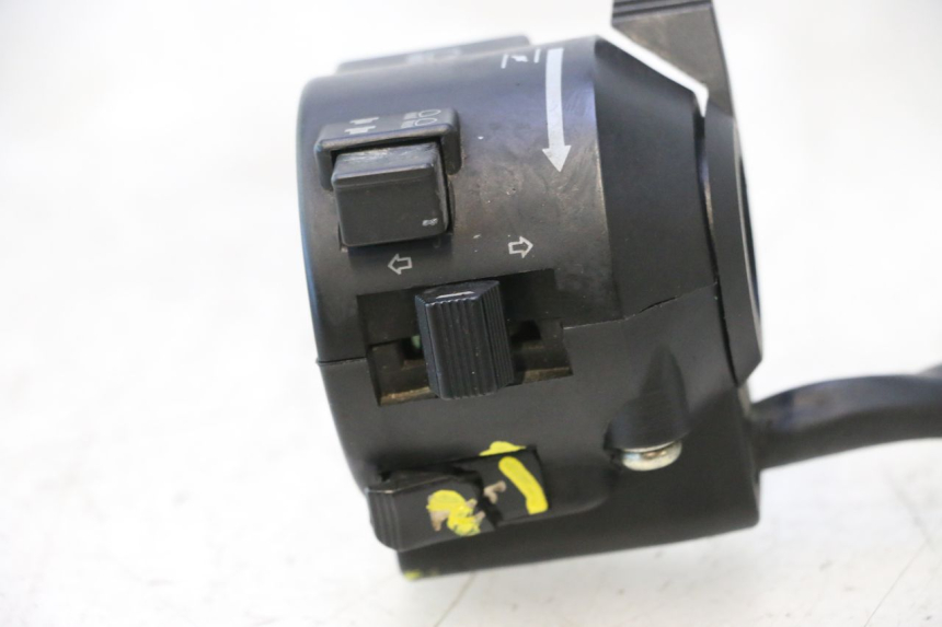 photo de COMMODO GAUCHE DAELIM VJ ROADWIN 125 (2004 - 2007) - Points de fixation