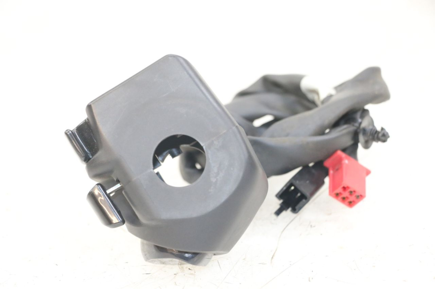 photo de COMMODO GAUCHE YAMAHA XMAX X-MAX ABS 125 (2017 - 2020) - Détail de la pièce