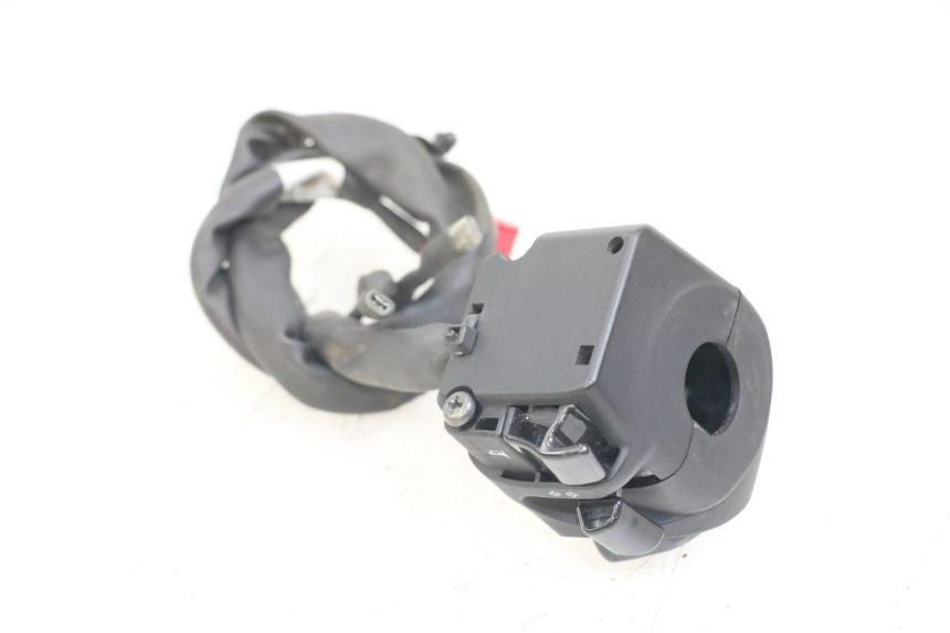 photo de COMMODO GAUCHE YAMAHA XMAX X-MAX ABS 125 (2017 - 2020) - Zoom état d’usage