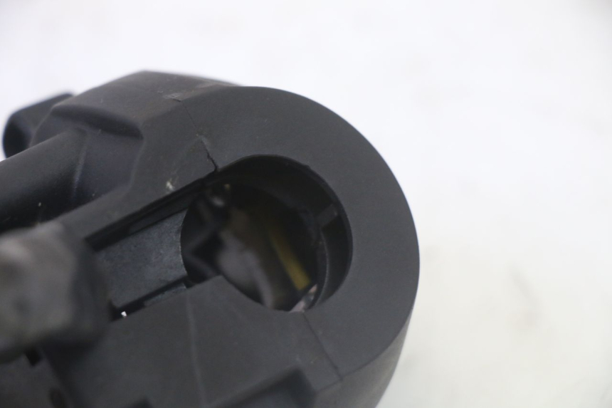 photo de COMMODO GAUCHE YAMAHA X-MAX XMAX 125 (2010 - 2013) - Gros plan technique