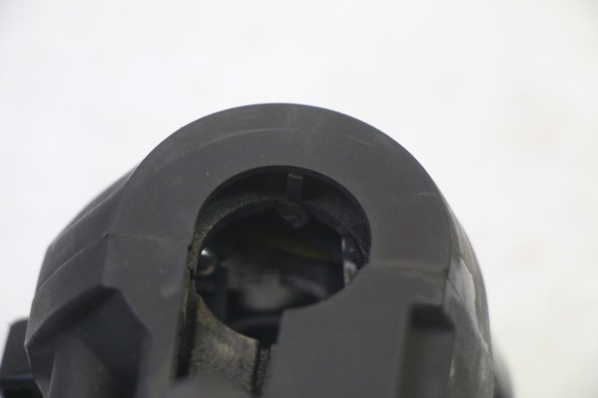 photo de COMMODO GAUCHE YAMAHA X-MAX XMAX 125 (2010 - 2013) - État de surface