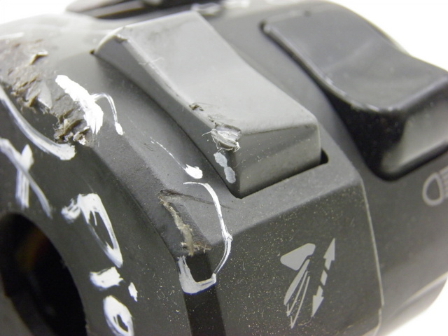 photo de COMMODO GAUCHE YAMAHA FJR 1300 (2004 - 2005) - Autre angle de vue