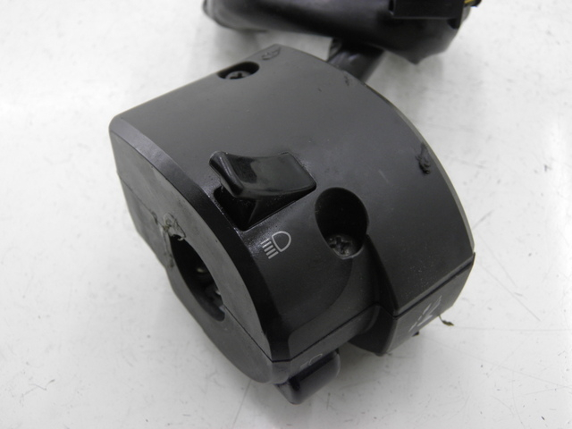 photo de COMMODO GAUCHE YAMAHA FJR 1300 (2004 - 2005) - Points de fixation