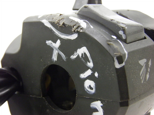 photo de COMMODO GAUCHE YAMAHA FJR 1300 (2004 - 2005) - État de surface