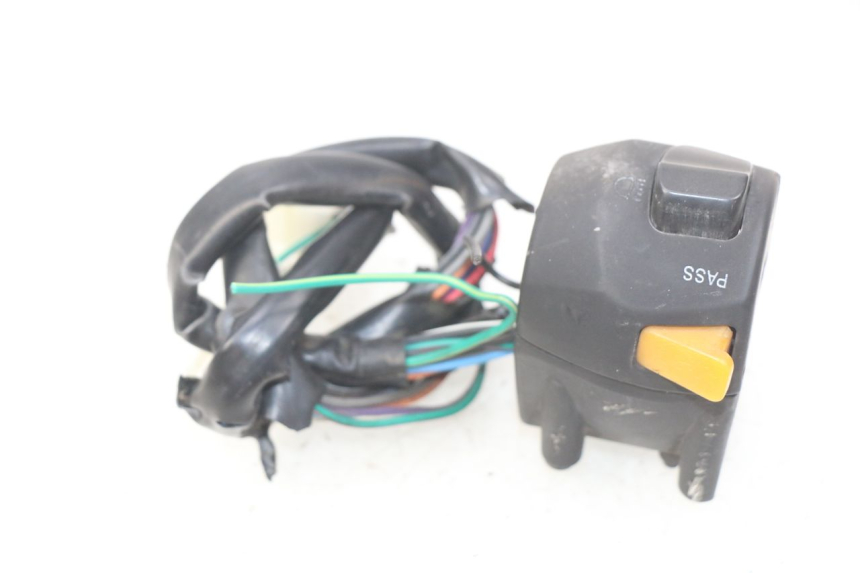 photo de COMMODO GAUCHE YAMASAKI YM T 125 (2015 - 2020) - Vue d’ensemble