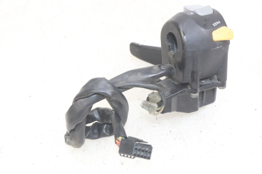 photo de COMMODO GAUCHE YAMAHA YP MAJESTY 400 (2004 - 2008) - Gros plan technique