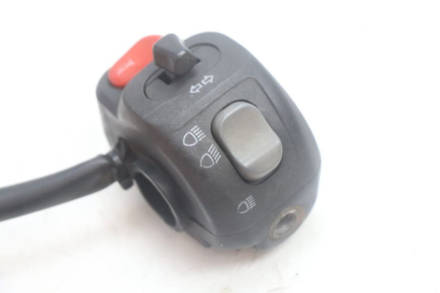 photo de COMMODO GAUCHE YAMAHA YP MAJESTY 125 (2007 - 2010) - Autre angle de vue