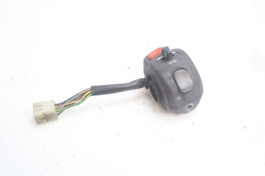 photo de COMMODO GAUCHE YAMAHA YP MAJESTY 125 (2002 - 2006) - Zoom état d’usage