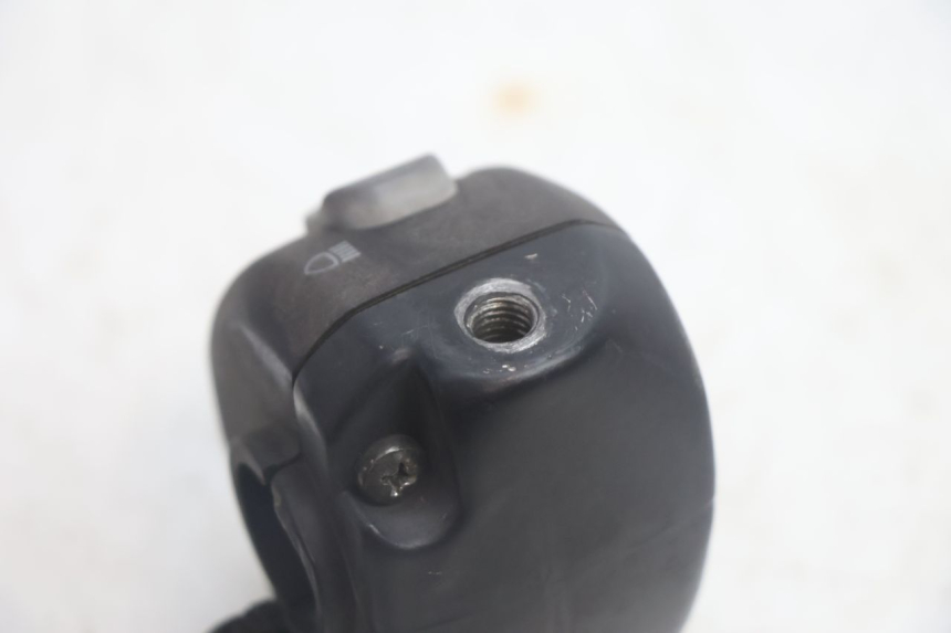 photo de COMMODO GAUCHE YAMAHA YP MAJESTY 125 (2002 - 2006) - Gros plan technique