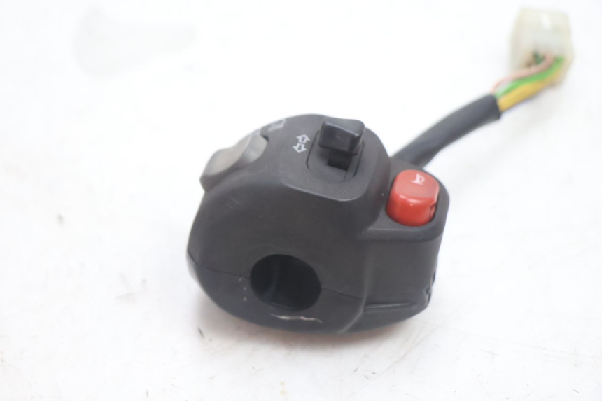 photo de COMMODO GAUCHE YAMAHA YP MAJESTY 125 (2002 - 2006) - Zoom état d’usage