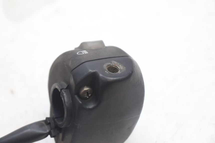 photo de COMMODO GAUCHE YAMAHA YP MAJESTY 125 (2002 - 2006) - Gros plan technique