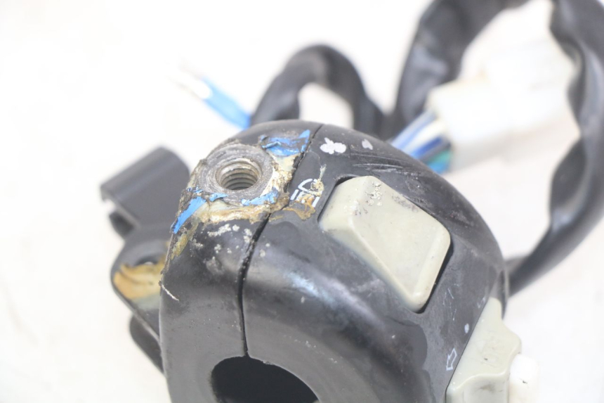 photo de COMMODO GAUCHE UNIVERSAL BIKE ZN50QT-11B 50 (2018 - 2021) - Points de fixation