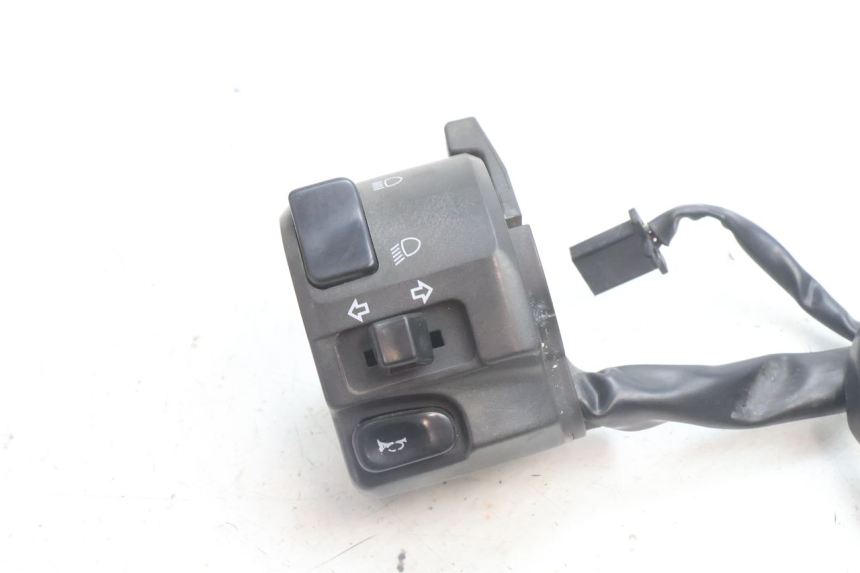 photo de COMMODO GAUCHE KAWASAKI ZZR 600 (1995 - 2004) - Détail de la pièce
