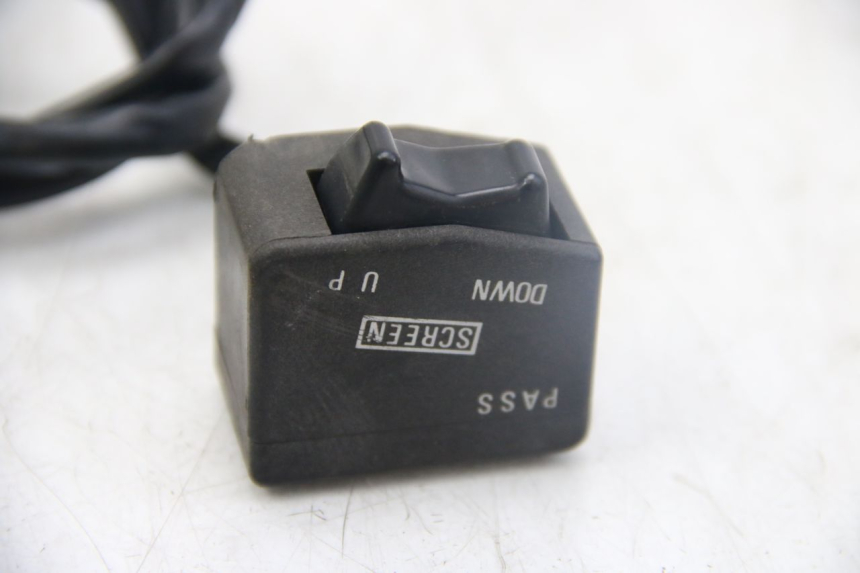 photo de COMMODO SUZUKI GSX-F GSX  F 1100 (1988 - 1994) - Détail de la pièce