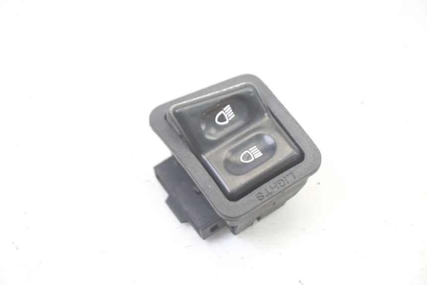 photo de COMMODO PLEIN PHARE SYM FIDDLE 125 (2008 - 2010) - Détail de la pièce