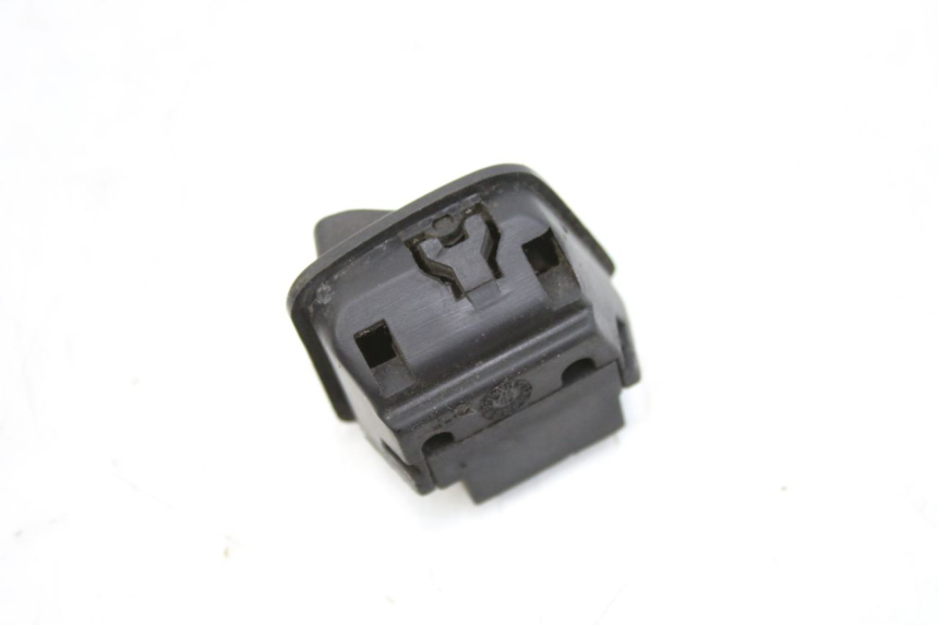 photo de COMMANDE DE PHARE PIAGGIO FLY 2T 50 (2004 - 2017) - Points de fixation