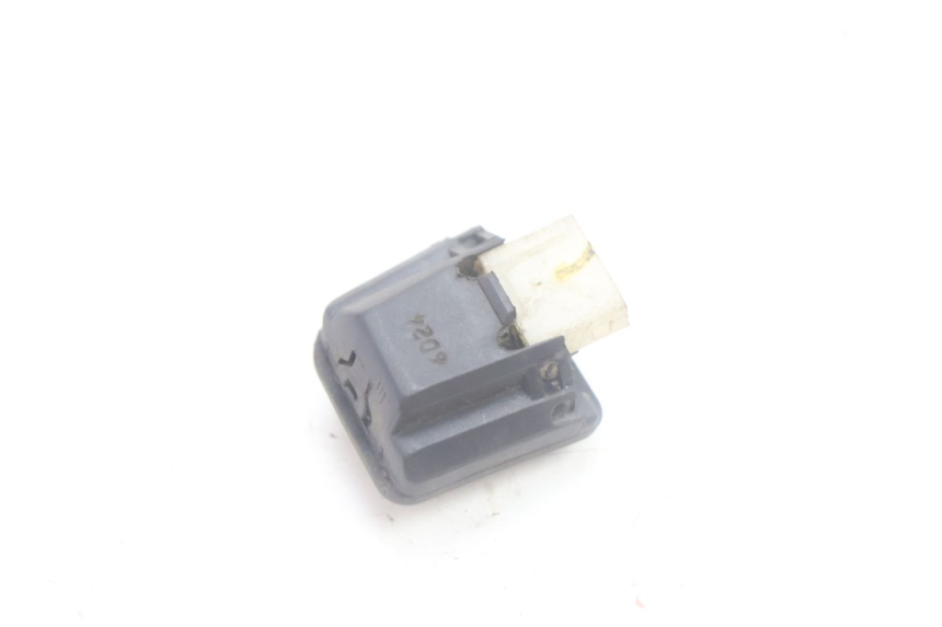 photo de COMMODO PLEIN PHARE HONDA SCV LEAD 100 (2003 - 2007) - Autre angle de vue