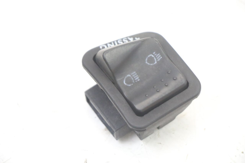 photo de COMMODO PLEIN PHARE PIAGGIO XEVO - X EVO 125 (2007 - 2017) - Détail de la pièce