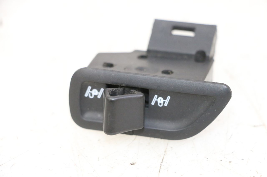 photo de COMMODO ROLL LOCK PIAGGIO MP3 500 (2014 - 2017) - Vue principale