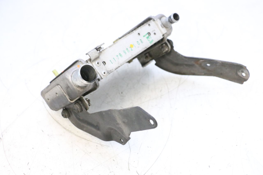 photo de COMPRESSEUR PEUGEOT SATELIS COMPRESSOR K15 125 (2006 - 2009) - Vue rapprochée