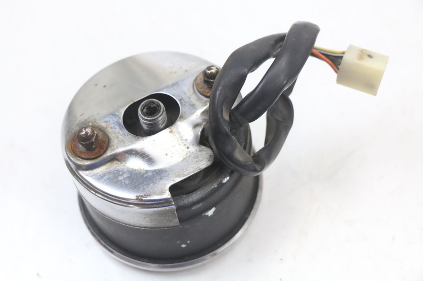 photo de COMPTE TOUR SUZUKI GN 125 (1997 - 2000) - Gros plan technique